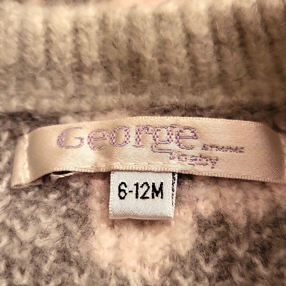 Soft pink/grey heart print pullover sweater - Picture 2 of 4